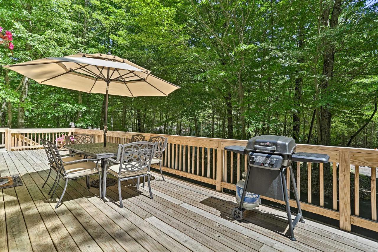 Bear Den Rustic Pocono Lake Home With Game Room! 外观 照片