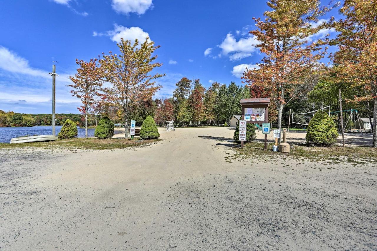 Bear Den Rustic Pocono Lake Home With Game Room! 外观 照片