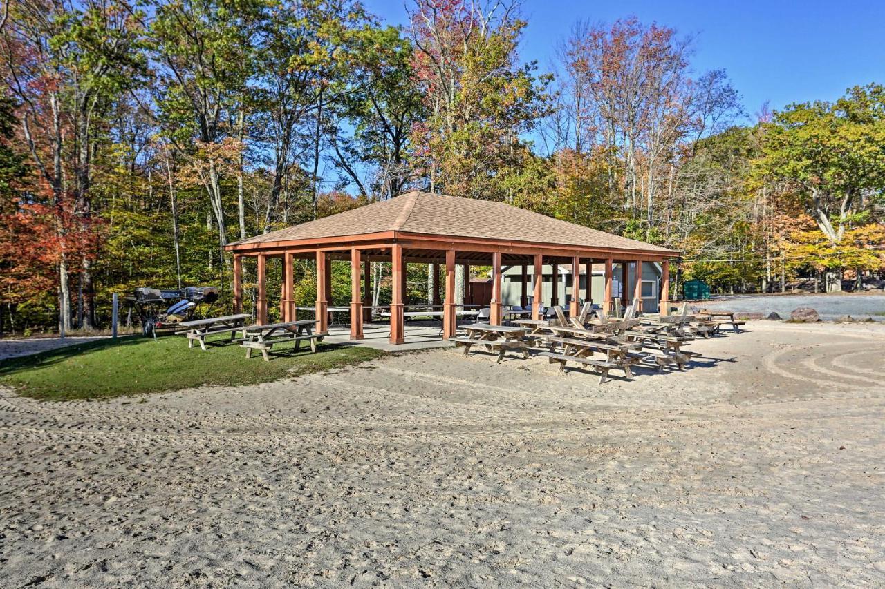 Bear Den Rustic Pocono Lake Home With Game Room! 外观 照片