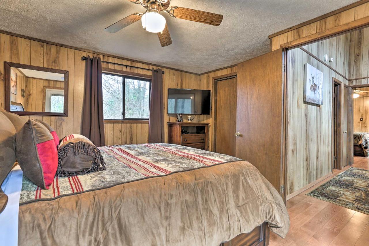 Bear Den Rustic Pocono Lake Home With Game Room! 外观 照片