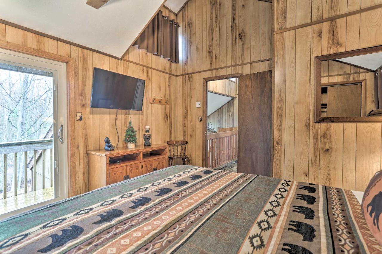 Bear Den Rustic Pocono Lake Home With Game Room! 外观 照片