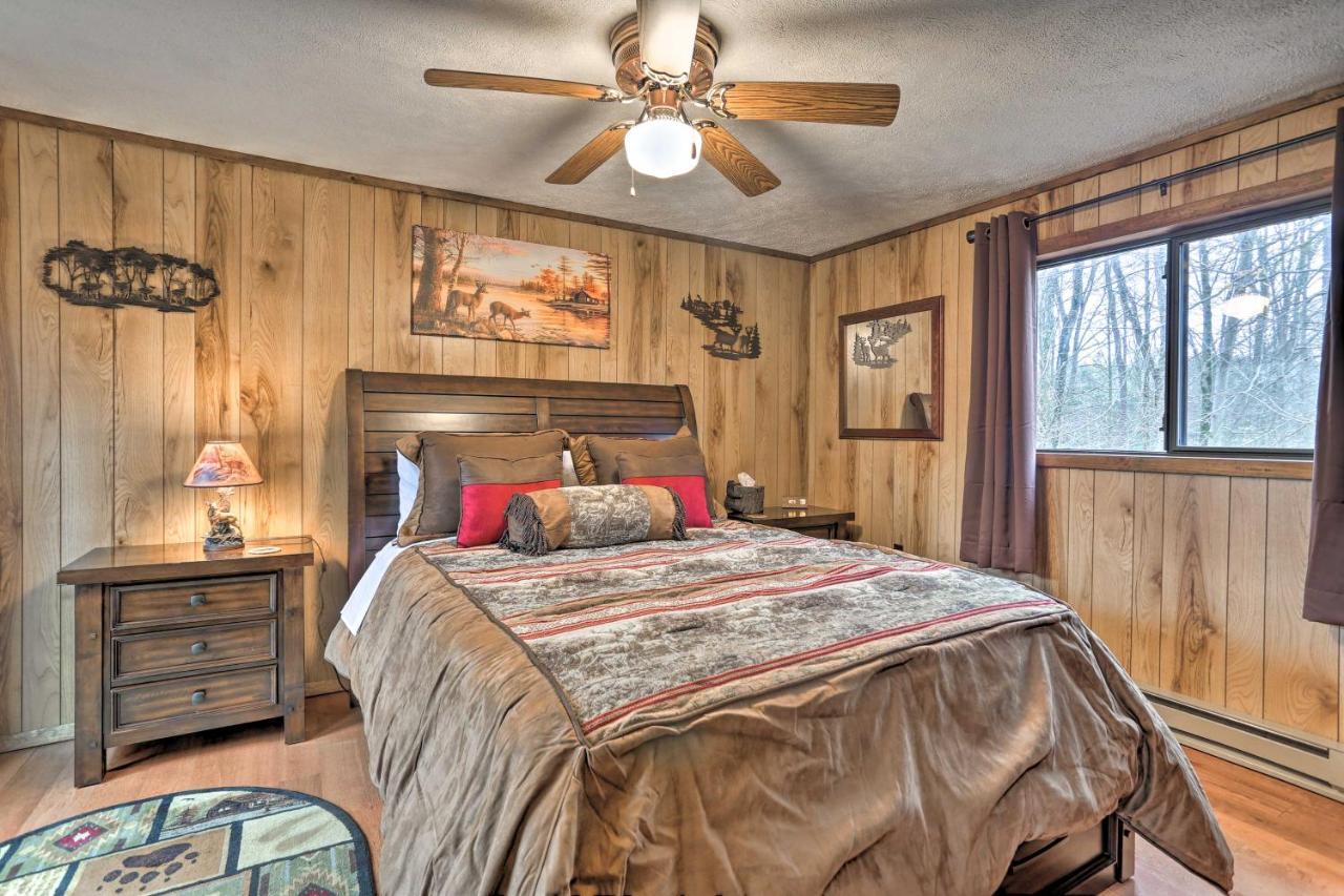 Bear Den Rustic Pocono Lake Home With Game Room! 外观 照片