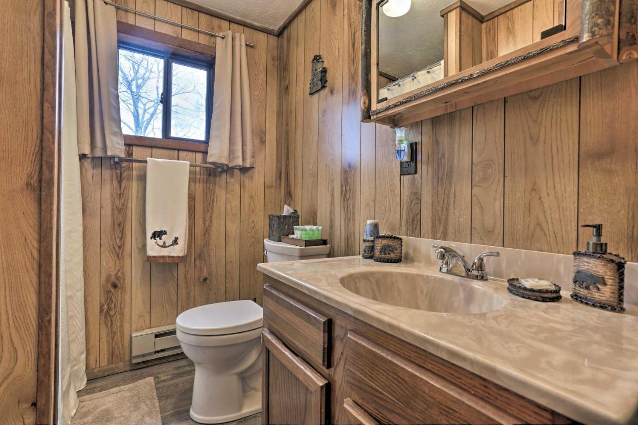 Bear Den Rustic Pocono Lake Home With Game Room! 外观 照片