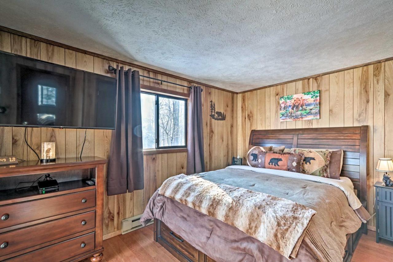 Bear Den Rustic Pocono Lake Home With Game Room! 外观 照片