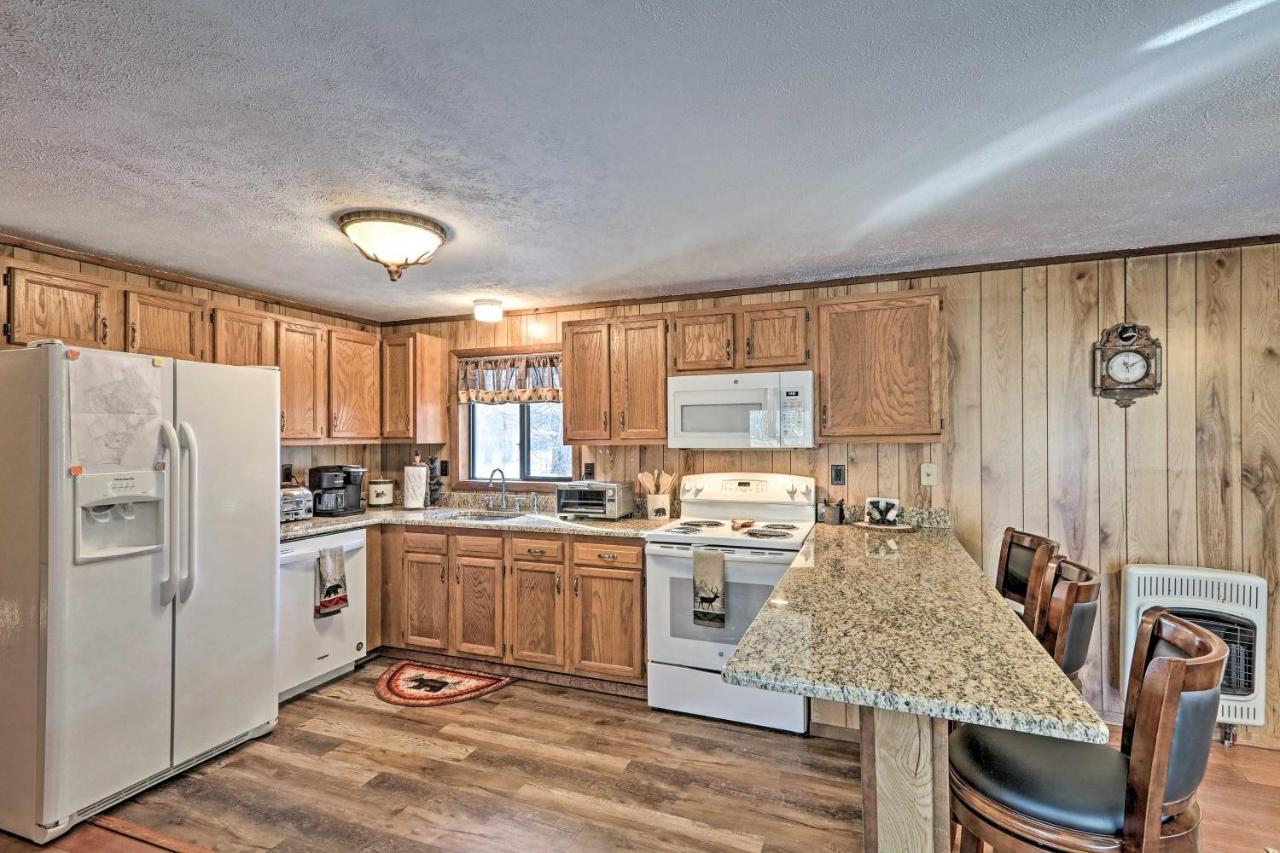 Bear Den Rustic Pocono Lake Home With Game Room! 外观 照片